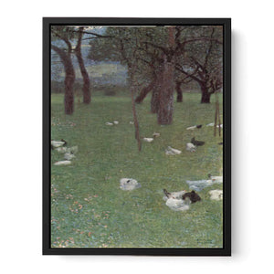 Garden with chickens in St. Agatha
