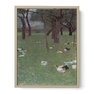 Garden with chickens in St. Agatha