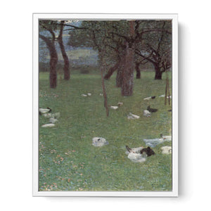 Garden with chickens in St. Agatha