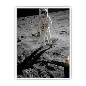 Astronaut Walk on Moon