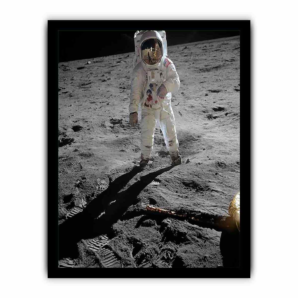 Astronaut Walk on Moon