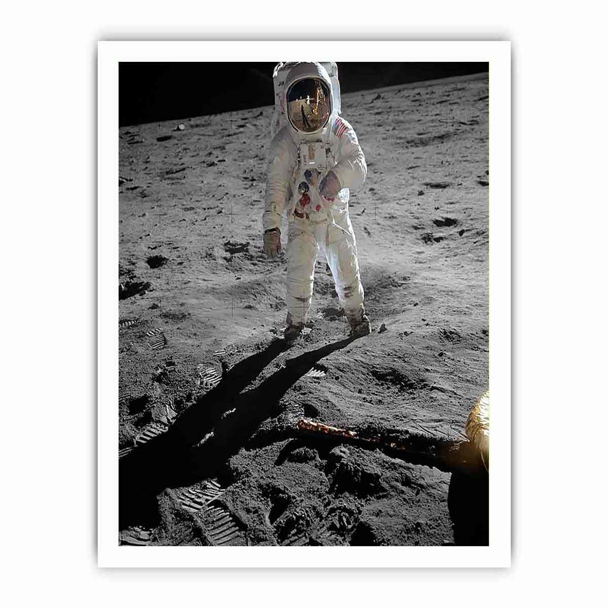 Astronaut Walk on Moon