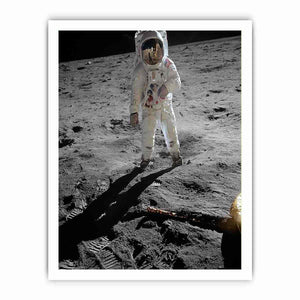 Astronaut Walk on Moon