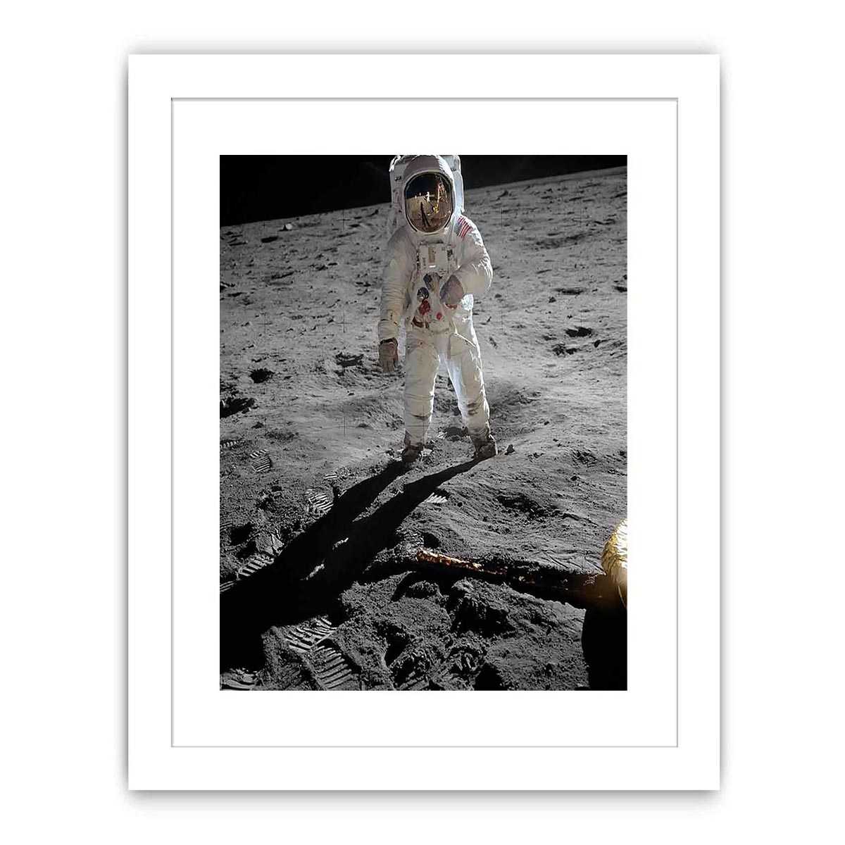 Astronaut Walk on Moon